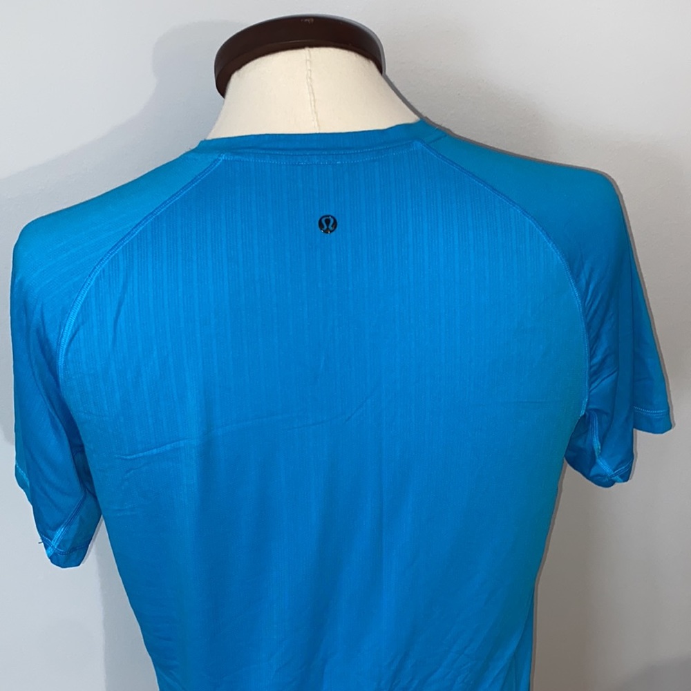 Lululemon Mens V Neck Tee - Picture 8 of 14